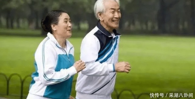 中老年人|多走路能降血糖？医生说出了实情，血糖偏高的人不妨了解一下