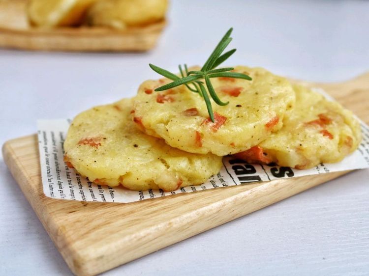 自制培根芝士土豆饼，香甜软糯还能拉丝，味道太好吃了