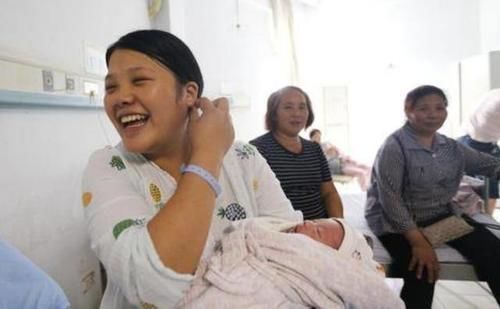 大意|新生儿姓“杨”,护士大意打错出生证明名字,宝妈却乐了不改了