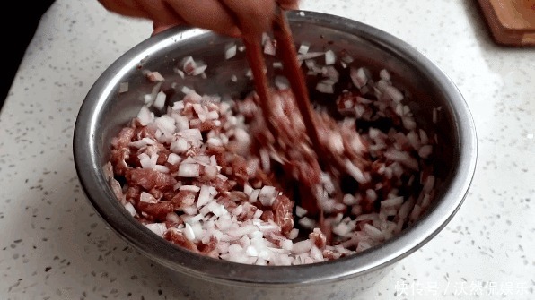 新疆|家庭版“烤包子”,不用发面,皮脆馅香,保证你吃一次就念念不忘