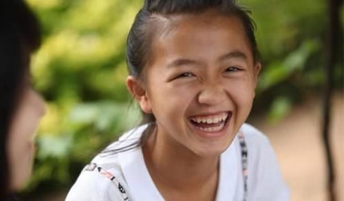 还记得《变形记》中的“神仙妹妹”吗？如今辍学当网红，变化很大