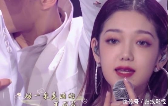 向往的生活|刚离开蘑菇屋,张艺兴又一新综艺官宣,冲两位顶流女爱豆追了