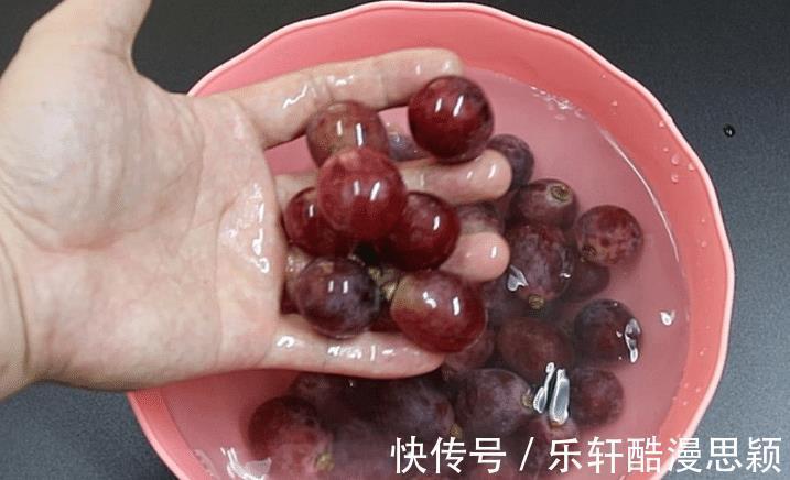 葡萄茎|洗葡萄不要只用水清洗,巧加两个料,葡萄干干净净,没虫卵没农药
