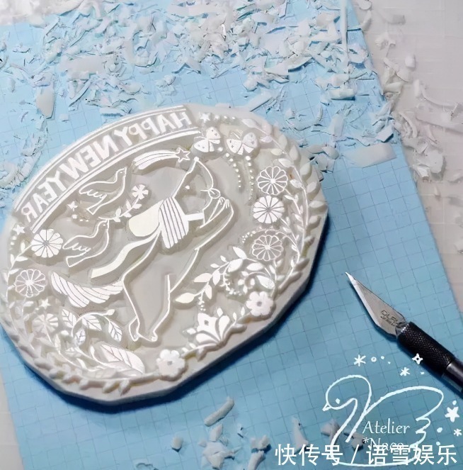 梦幻#她用橡皮制作出梦幻般的童话世界,精细的雕工堪比电脑绘制