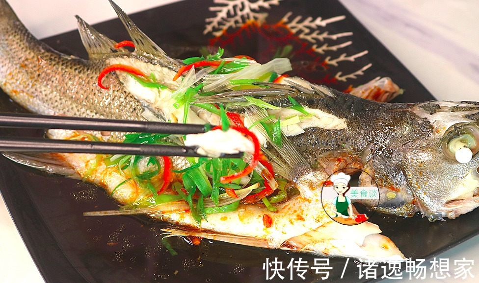 鲈鱼|清蒸鱼时，不能放盐和料酒，大厨教你蒸鱼3技巧，鱼肉鲜嫩不腥气