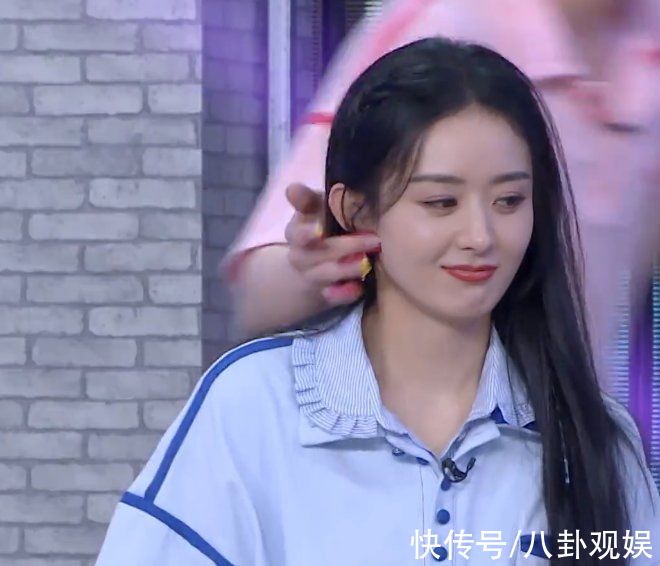 绅士|谢娜回归《快本》超热闹,丁程鑫戳赵丽颖脸蛋,手部细节暴露人品