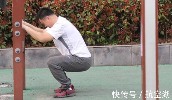 伸髋肌群|深蹲不如“靠墙静蹲”，每天10分钟，半月后好处“随之而来”！