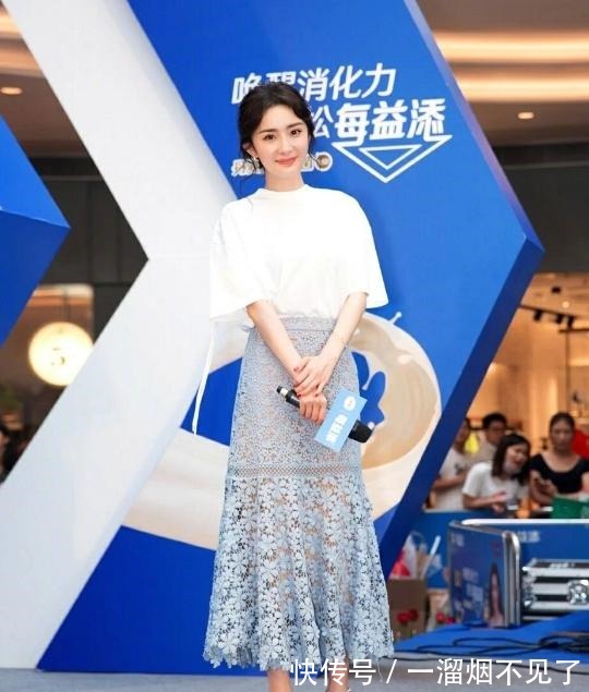 小蛮腰|杨幂的身材确实不错,穿搭更是扬长避短,凸显漫画腰和细长腿!