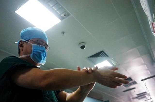 家人|产检时让医生不耐烦的询问,准妈妈和家人却很关心,你问过哪个?