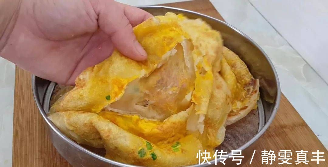 鸡蛋灌饼|吃早餐蛋糕的新方法,淋上蛋液,比手抓蛋糕简单,比鸡蛋灌饼好