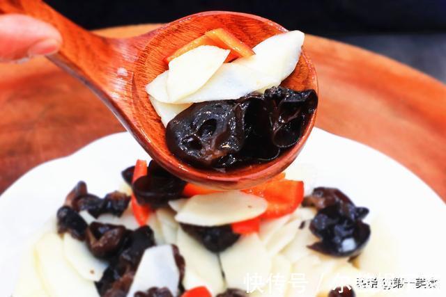 葱油|炒木耳时，总容易炸锅爆裂？教你小技巧，木耳不炸锅，更鲜香脆爽