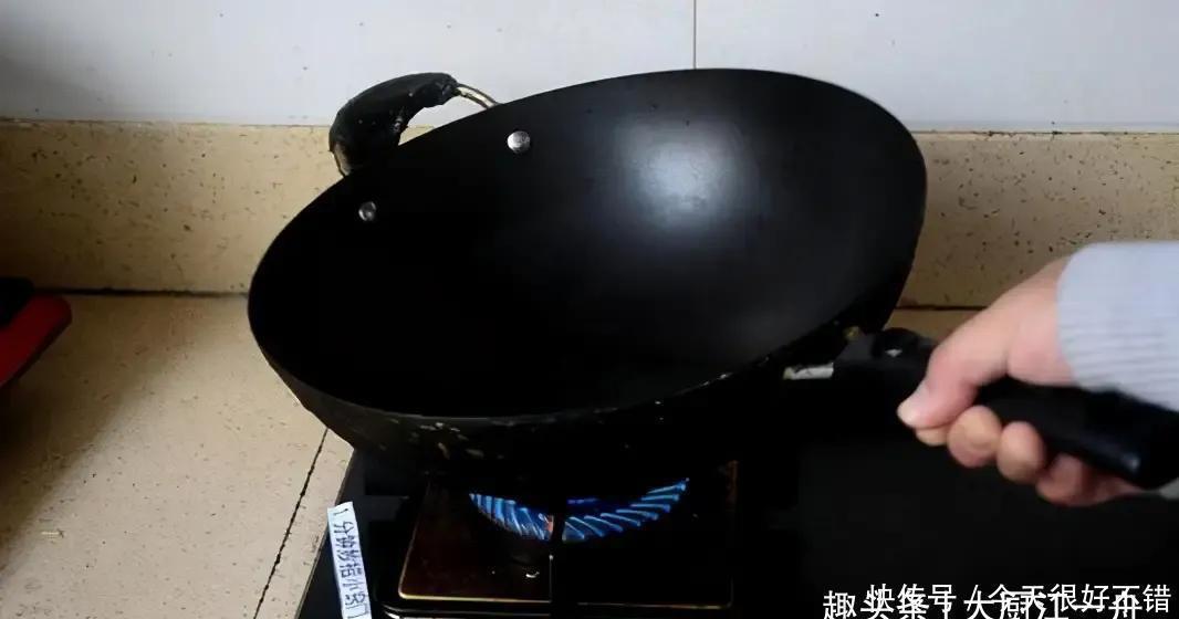 好意见|炒锅锅底不管多黑,教你一招,立马焕然如新,连洗洁精都省了