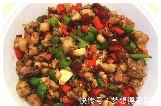 此菜辣爆味蕾,色泽艳丽,酥香爽脆,在家做超实惠,新手也会做