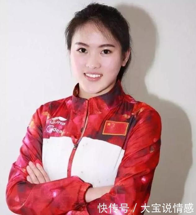 气质|中国最年轻跳水女皇,跷二郎腿会见领导,24岁退役,今成气质女神