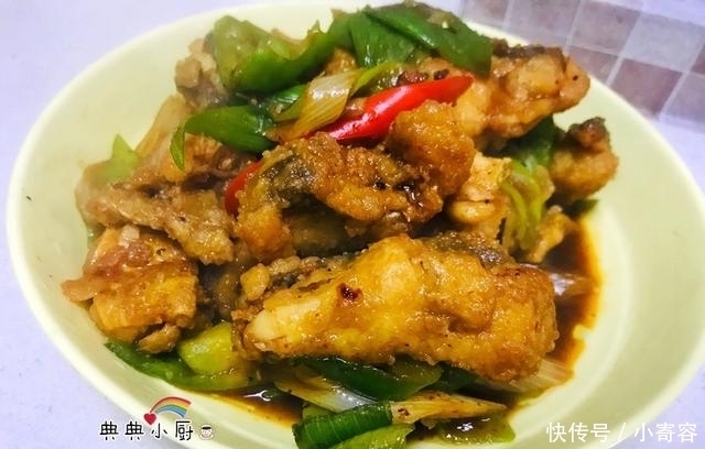家常红烧鱼，炸出来酥脆，红烧起来不松散！