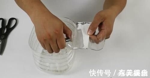 砧板|厨房油桶别扔，简单剪几刀，压砧板边，谁见了都夸
