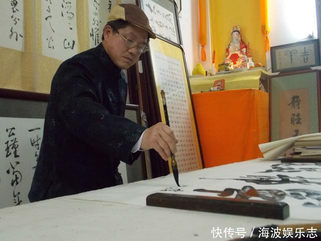 书法@他自称国家一级书法家，却写一手江湖字，网友：这是诈骗