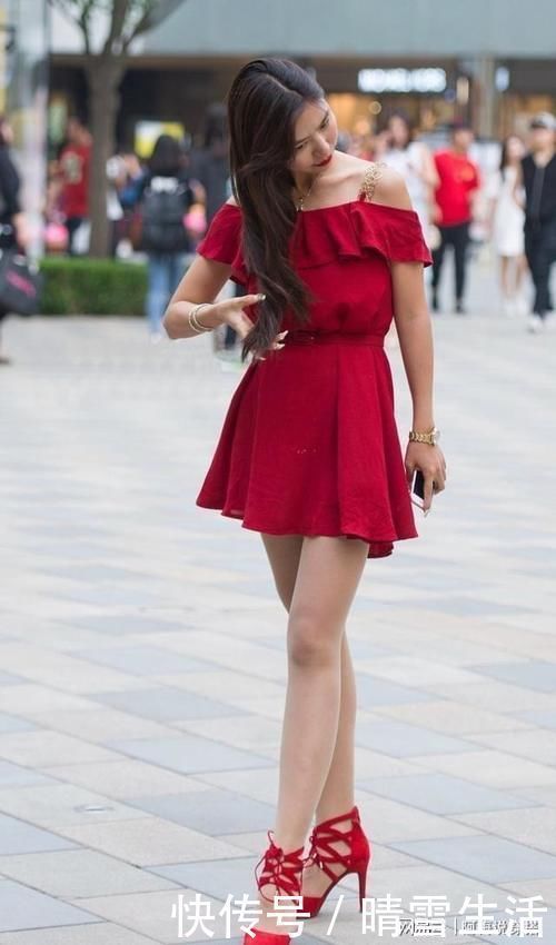 高级感 吊带背心搭配牛仔短裤,简单的单品穿出高级感搭配太完美