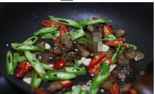 抢手|这菜新鲜又常见,晒成干真抢手,和腊肉是绝配,一次晒10斤都不够