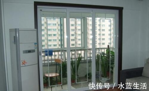 推拉门|阳台万万不要装推拉门,有钱人家中从不这样设计,懊悔现在才察觉