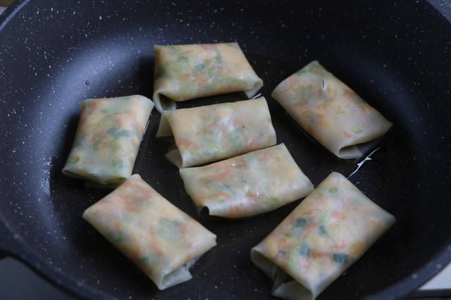 2斤饺子皮,1根西葫芦,不包饺子,做成早餐,我家吃3天没有吃腻