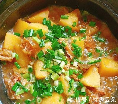《土豆炖牛腩》!