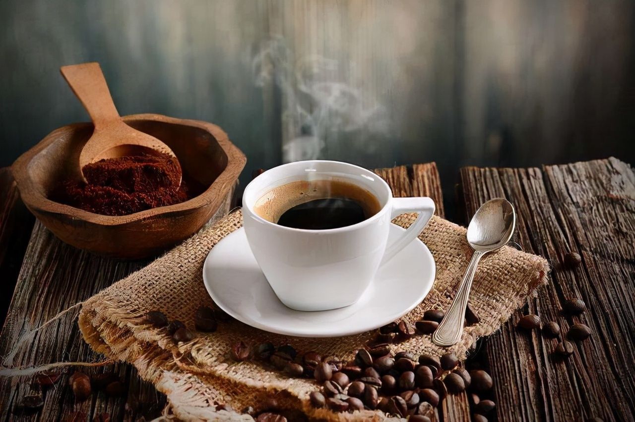 奈雪|咖啡涨价奶茶降价，喜茶、奈雪的茶＂抄底＂瑞幸、星巴克？