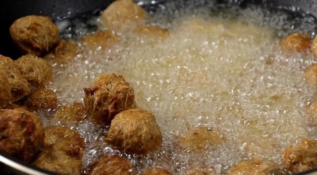 冬季，遇到这芋头别手软，教你最好吃的做法，外酥里嫩