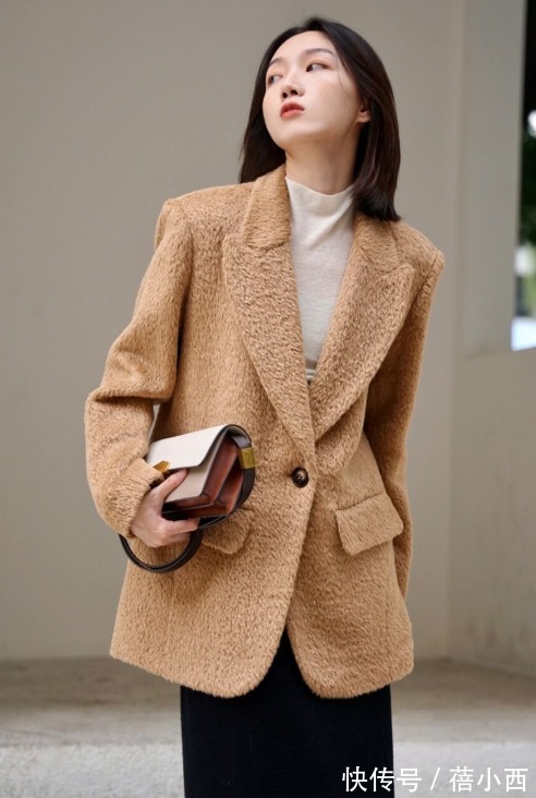 黑白配 普通人想要提升时尚感,学会穿“半身裙”才是关键,告别路人感