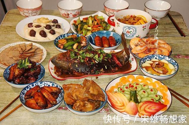 年夜饭|晒娘俩做的年夜饭，4凉8热上一桌，第一次就地过年火了朋友圈