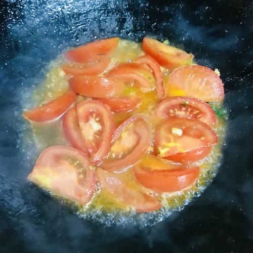 番茄炒炸豆腐，酸酸甜甜味道好，开胃下饭