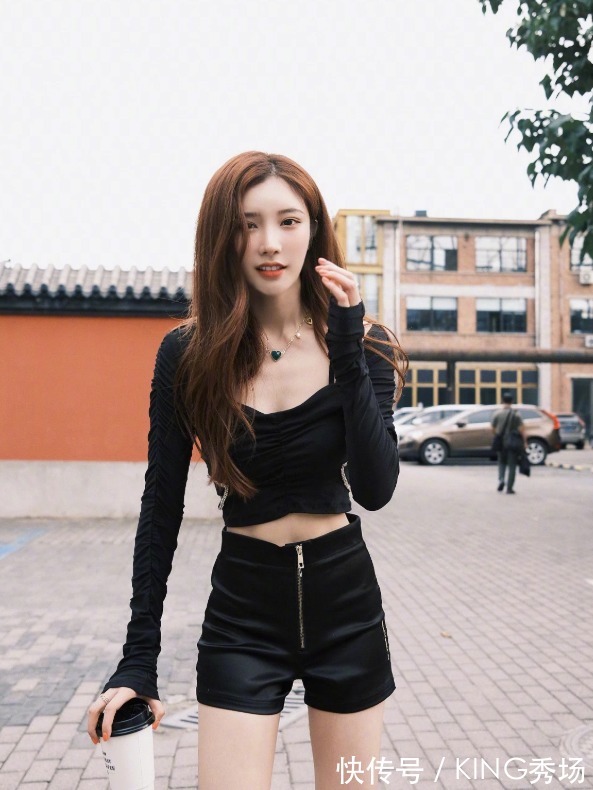 the9|身材一流却被节目淘汰，戴燕妮穿炫腹装出镜，THE9有谁比得过