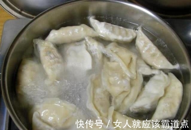 馅料|煮饺子,不要水开就下锅,多加“这一步”,饺子不破皮不粘锅
