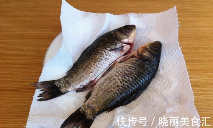 窍门|炖鲫鱼汤,牢记“3点窍门”,比直接下锅炖好喝,浓白又鲜香