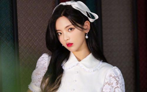 外国人|都是中专毕业，在给外国人点餐时，赵丽颖和李浩菲的差距太大了