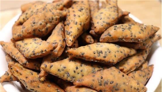 小片|黑芝麻这样做太吃了,加2个鸡蛋,简单一搅,出锅小孩抢着吃