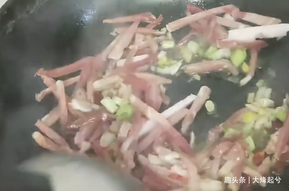 青椒肉丝面的家常做法,味道鲜美,好吃不油腻,做法简单