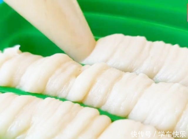 鸡胸肉最过瘾的吃法，不炒不炖不油炸，鲜嫩又弹牙，孩子超爱吃