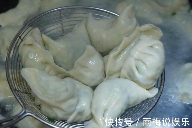 起阳草|韭菜鸡蛋馅饺子,关键在馅,有了这两样法宝,饺子不出水味更鲜