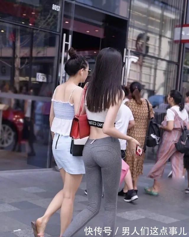 打底裤 白色运动背心搭配灰紫色打底裤,不要宽松,显得更苗条!