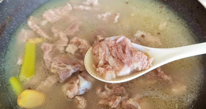 炖排骨,切记不要先焯水,牢记这两点,排骨软烂入味,汤浓无腥味