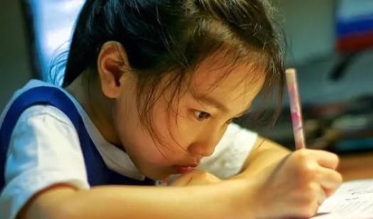 逻辑思维|孩子是不是读书的料,小时候这3个特征可以看出,占一个就偷笑吧