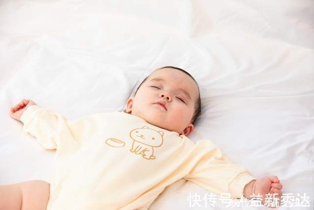 生长发育|宝宝辅食添加有讲究,家长容易掉进七个坑,别等害了娃才后悔