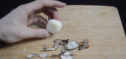 去皮|荸荠去皮原来这么简单，教你新办法，轻松剥出完整荸荠，太实用了