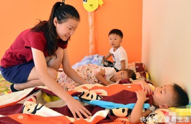 私立幼儿园|私立幼儿园午睡实拍图,看完后,家长给孩子买衣服还只图好看吗?