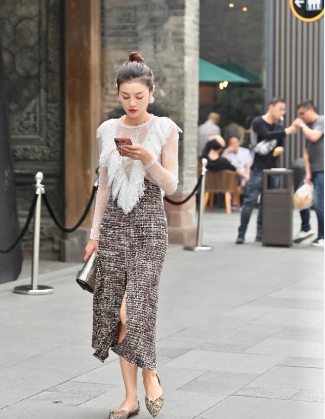 温柔|姐姐一身粉色的装扮,给人温柔恬静的感觉,展露年轻熟女的柔情