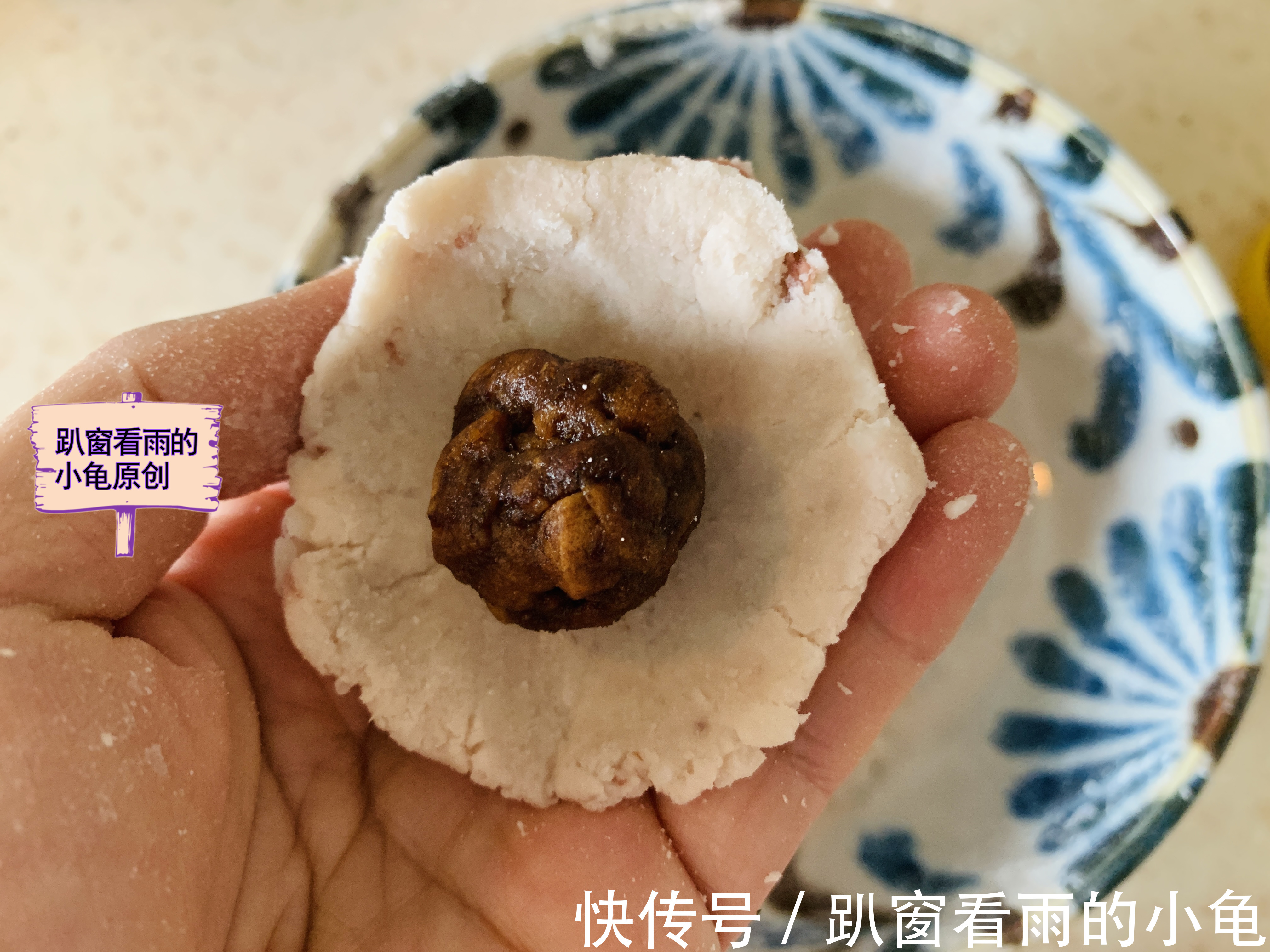 秋天,滋阴润燥是关键,女人要常吃这个饼,软糯清甜,营养又滋补