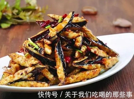 红辣椒|做风味茄子,大厨教你一招,茄子不发黑不吸油,酸甜酥脆,还入味