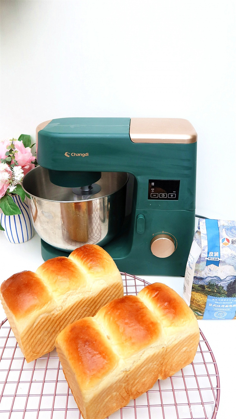 面包界的舒芙蕾—日式生吐司，做法简单，极致绵软，撕着吃最过瘾