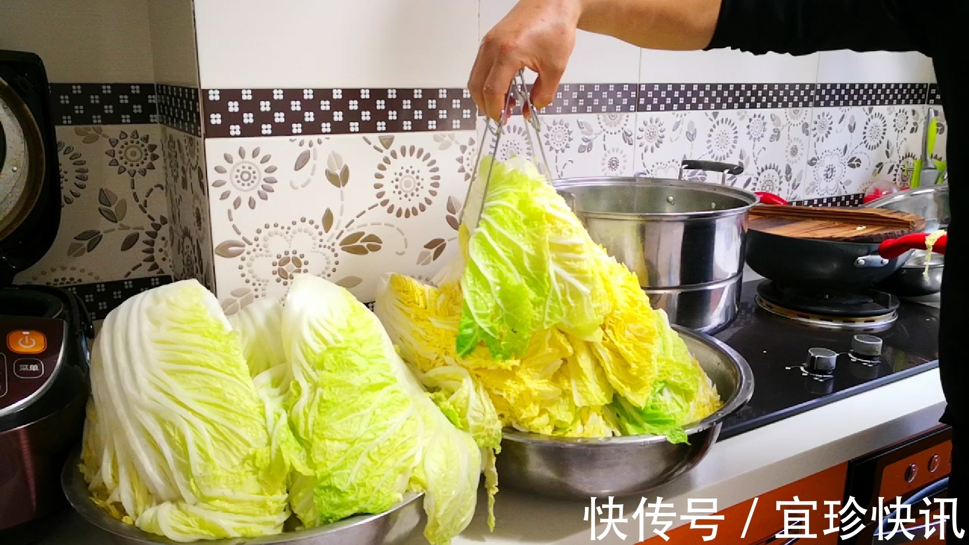 腌酸菜时,最忌直加盐腌,多加1步,酸香味浓郁,放1年都不坏!